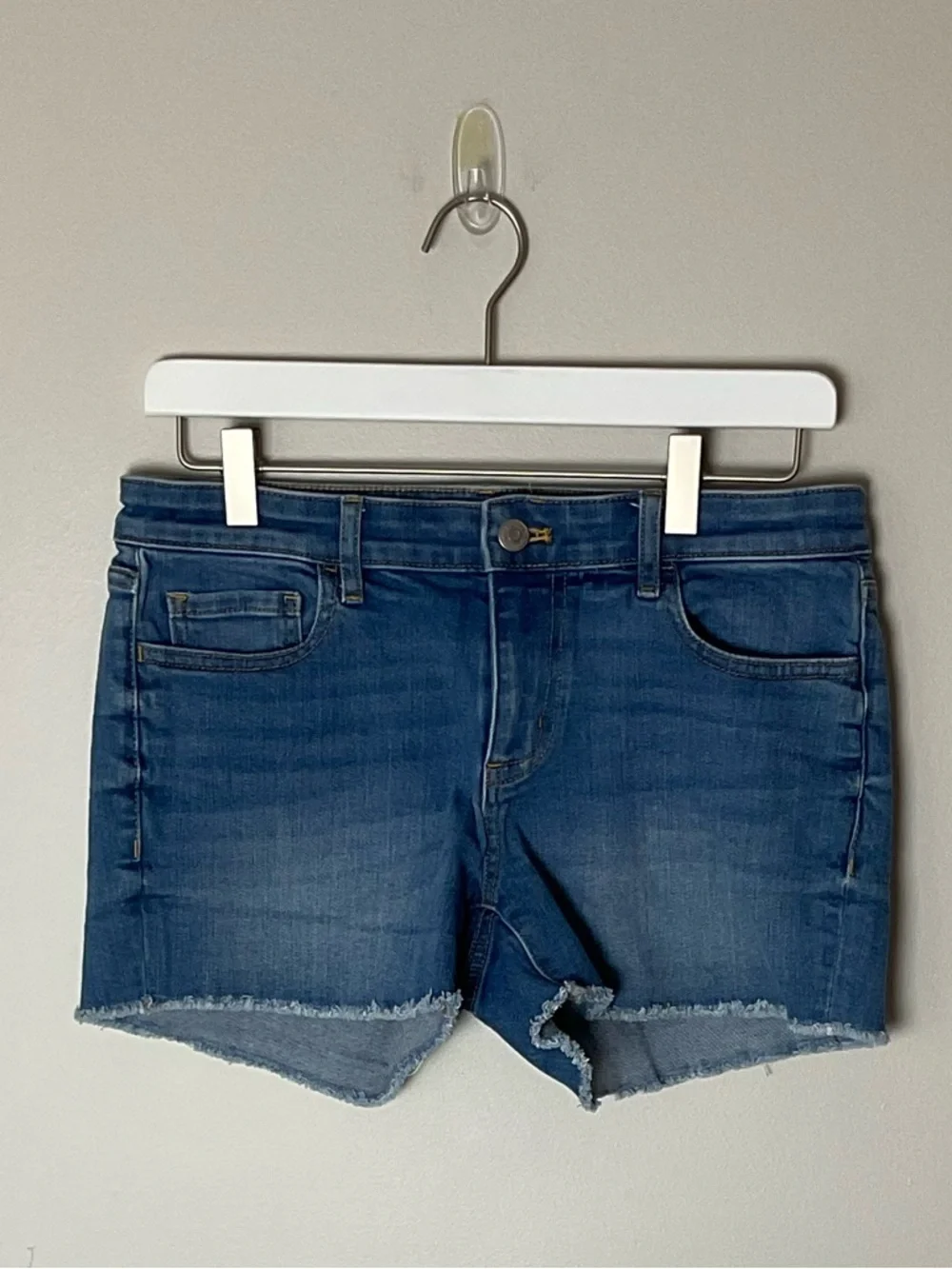 Vineyard Vines Women's Blue Denim Frayed Hem Shorts Size 25 - Picture 1 of 7